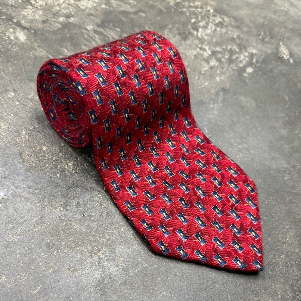 Vintage Roundtree & Yorke 100% Silk Tie Hand Sewn USA Geometric Preppy